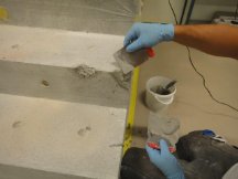 Schulung der Betonkosmetik am Treppenelement Produktschulung bei Synfola® GmbH, Sichtbetonkosmetik Reprofilierarbeiten, Schulung am Treppenelement neutecswiss GmbH
