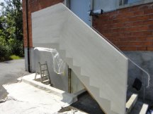 Beton Strukturierung, Schulung an alter Betontreppe Produktschulung bei Synfola® GmbH, Sichtbetonkosmetik und Betonstrukturierung, Schulung am Element und Betontreppe neutecswiss GmbH