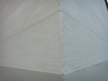 Beton Strukturierung, Schulung an alter Betontreppe Produktschulung bei Synfola® GmbH, Sichtbetonkosmetik und Betonstrukturierung, Schulung am Element und Betontreppe neutecswiss GmbH