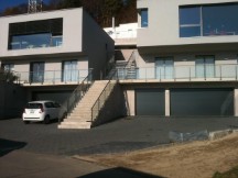 Betonkosmetik am Objekt Firma AWAG Wurster Produktschulung bei Synfola® GmbH Betonkosmetik an Treppenstufen und Sichtbetonfassade Schulung am Objekt AWAG-Wurster GmbH