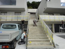 Betonkosmetik am Objekt Firma AWAG Wurster Produktschulung bei Synfola® GmbH Betonkosmetik an Treppenstufen und Sichtbetonfassade Schulung am Objekt AWAG-Wurster GmbH