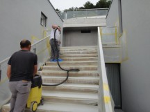 Betonkosmetik am Objekt Firma AWAG Wurster Produktschulung bei Synfola® GmbH Betonkosmetik an Treppenstufen und Sichtbetonfassade Schulung am Objekt AWAG-Wurster GmbH