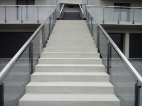 Betonkosmetik am Objekt Firma AWAG Wurster Produktschulung bei Synfola® GmbH Betonkosmetik an Treppenstufen und Sichtbetonfassade Schulung am Objekt AWAG-Wurster GmbH