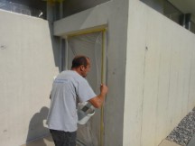 Betonkosmetikschulung am Objekt Firma AWAG Wurster Produktschulung bei Synfola® GmbH Sichtbetonkosmetik SBK-08 an Sichtbeton- Fassade Schulung am Objekt AWAG-Wurster GmbH