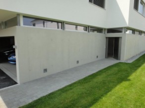 Produktschulung bei Synfola® GmbH Sichtbetonkosmetik SBK-08 an Sichtbeton- Fassade Schulung am Objekt AWAG-Wurster GmbH