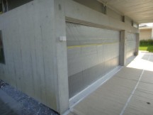 Produktschulung bei Synfola® GmbH Sichtbetonkosmetik SBK-08 an Sichtbeton- Fassade Schulung am Objekt AWAG-Wurster GmbH